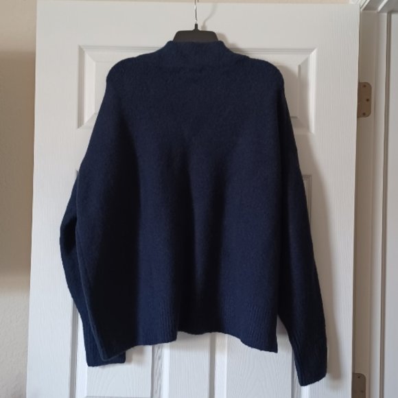 NEW! Cable Stitch Navy Oversized Cozy Sweater Medium - Picture 6 of 7